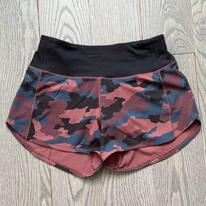 Lululemon Camo Hotty Hot Running Shorts Size 4 Women’s High Rise
